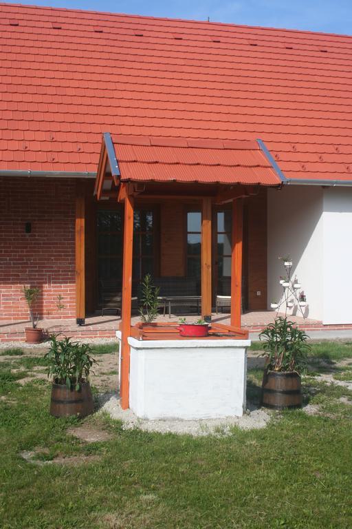 Malomko Apartman Zsira المظهر الخارجي الصورة